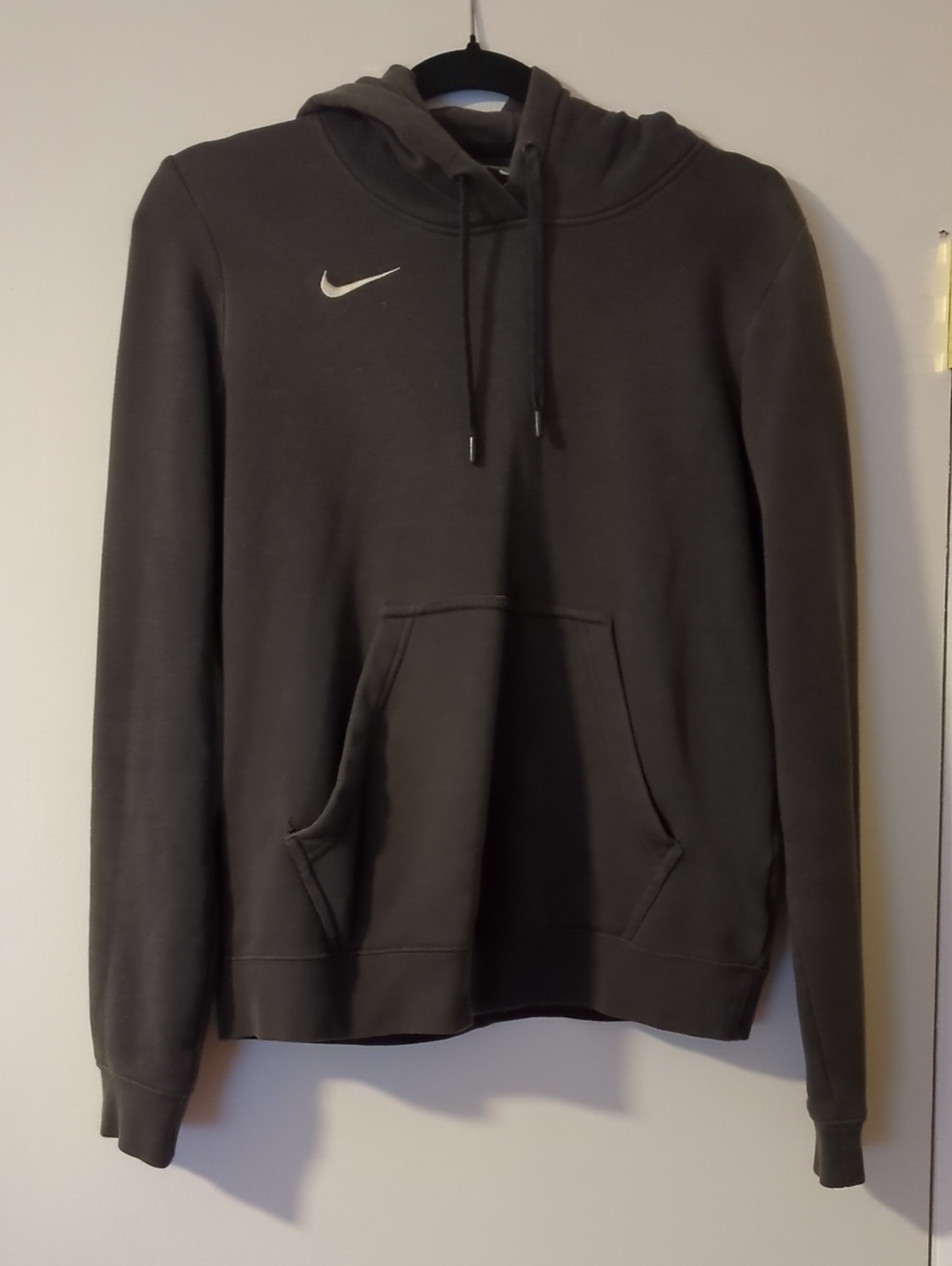 Nike Women's Dark Gray Pullover Hoodie with White Swoosh